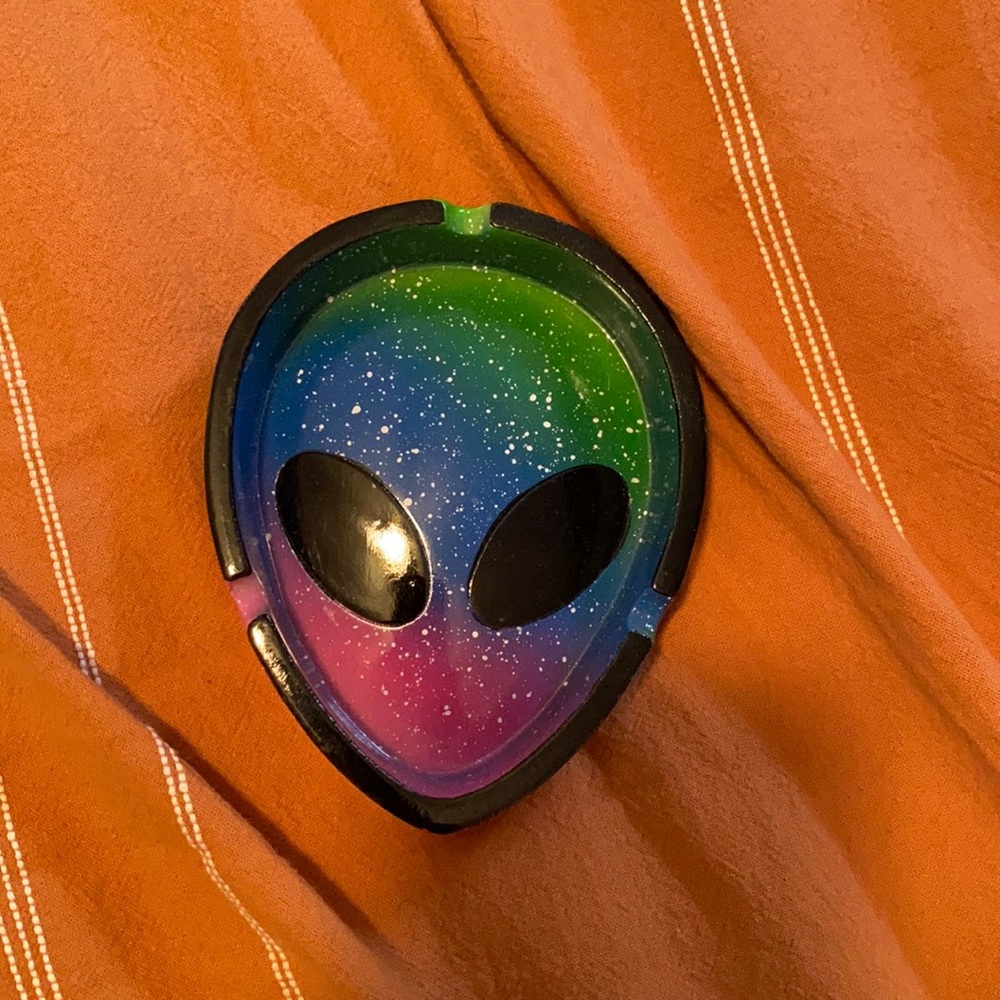 Alien ashtray
